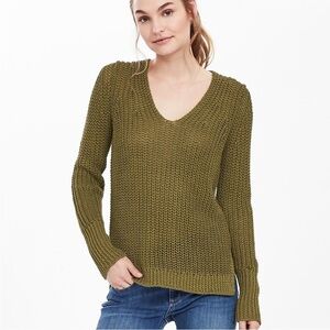 BANANA REPUBLIC 100% Linen Ribbed Olive Green Beachy Boho Vneck Knit Sweater
